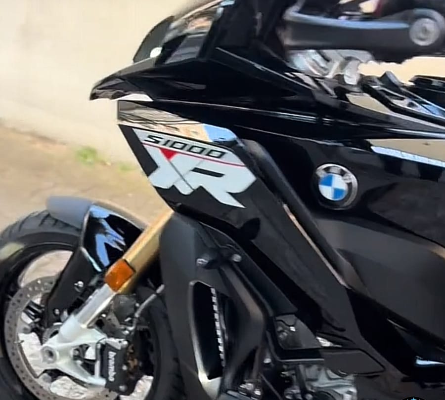 Polish et céramique moto BMW S1000 XR – correction des micro-rayures et protection du carénage