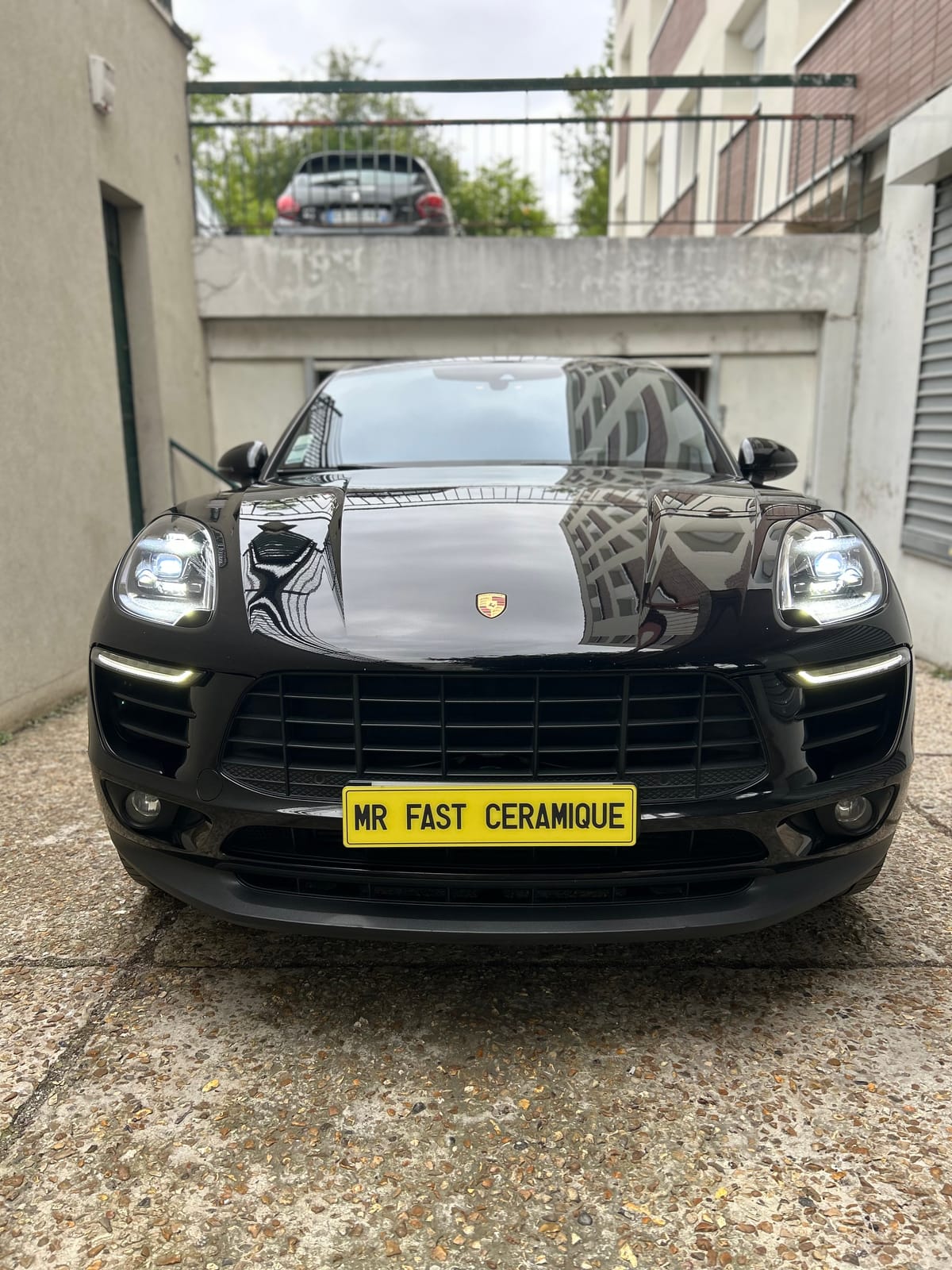 Traitement céramique voiture dans le Val-de-Marne – Porsche Macan traitée à l'atelier de Fresnes (94)