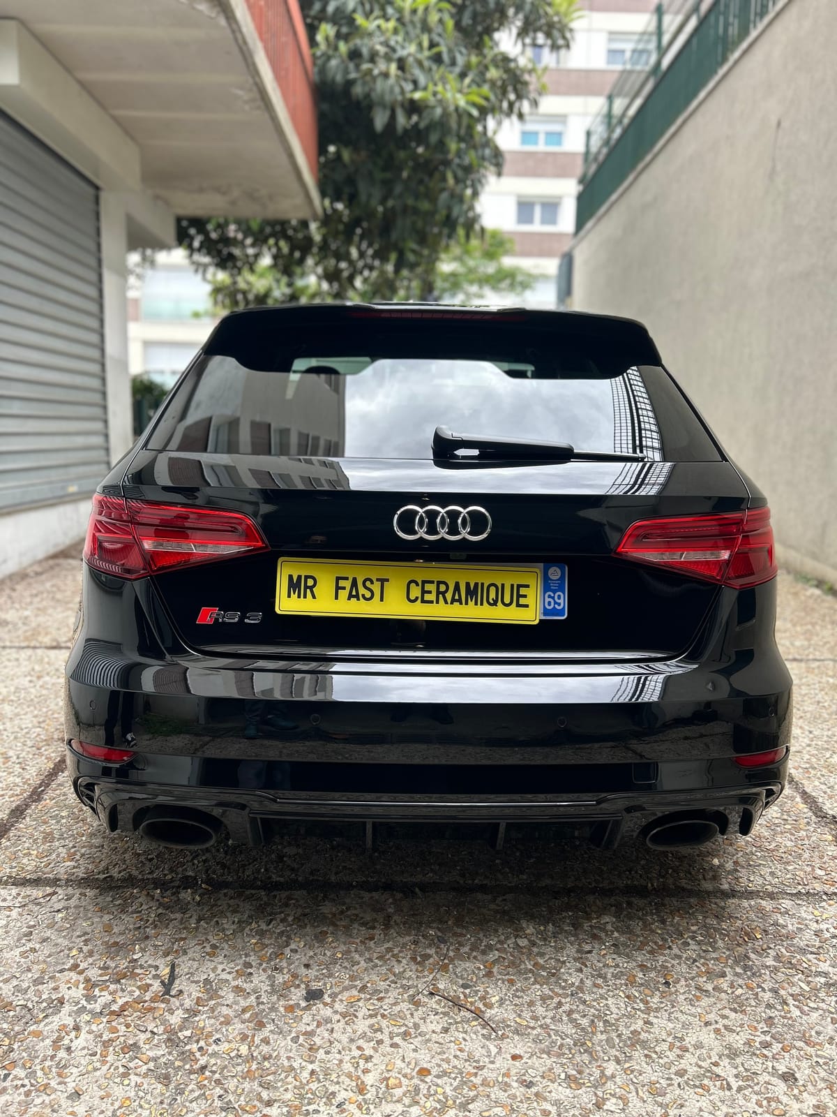 Traitement hydrophobe Audi RS3 Sportback noire – effet déperlant et brillance profonde – Mr Fast Céramique